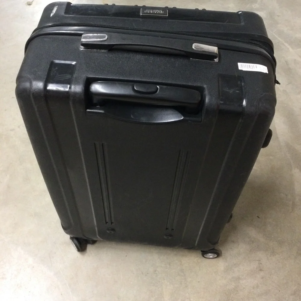 TravelSmith Black Hardside Spinner Suitcase